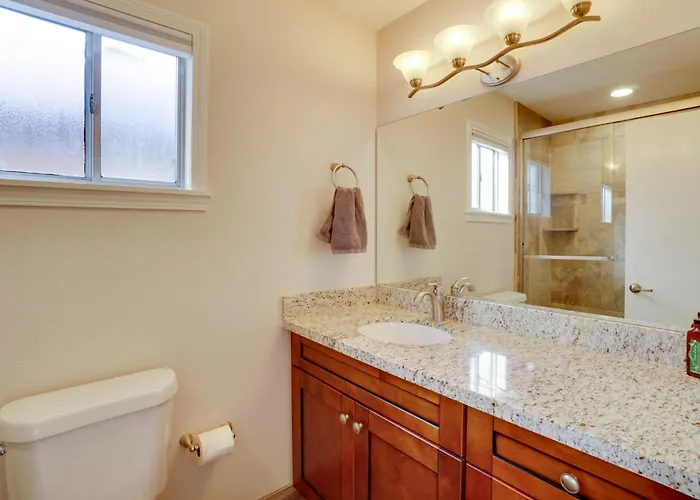 Townhome W/ Grill ~ 3 Mi To Downtown! Ferienhaus