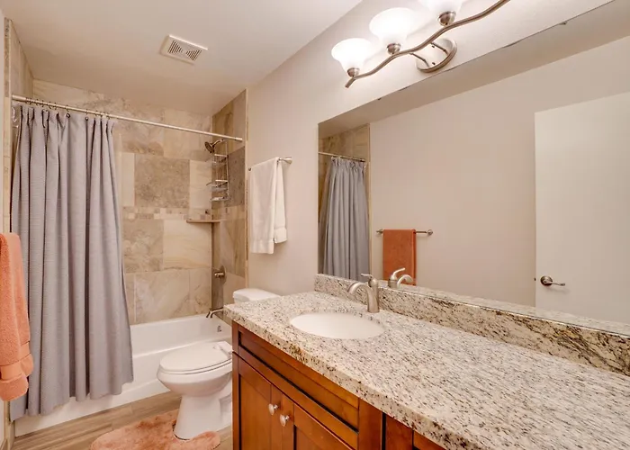 Сasa de vacaciones Townhome W/ Grill ~ 3 Mi To Downtown!