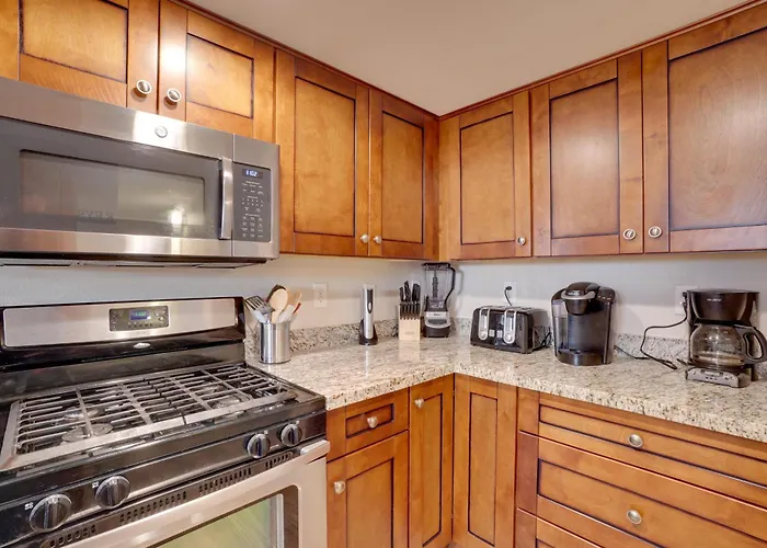 Townhome W/ Grill ~ 3 Mi To Downtown! Ferienhaus