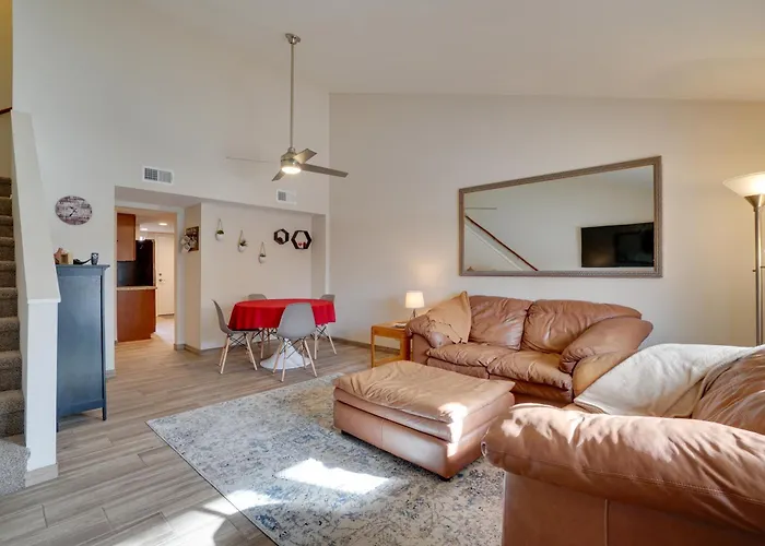Townhome W/ Grill ~ 3 Mi To Downtown! Ferienhaus *