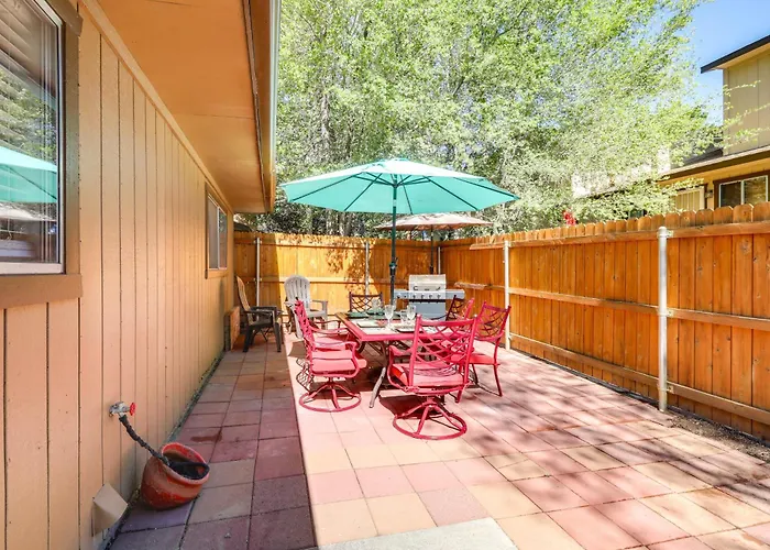 Townhome W/ Grill ~ 3 Mi To Downtown! Сasa de vacaciones