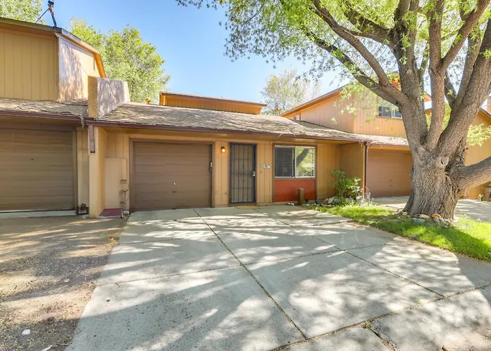 Ferienhaus Townhome W/ Grill ~ 3 Mi To Downtown!