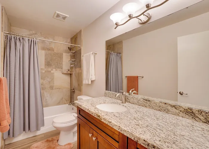 Townhome W/ Grill ~ 3 Mi To Downtown! Сasa de vacaciones *