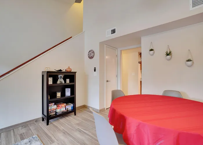 Townhome W/ Grill ~ 3 Mi To Downtown! Сasa de vacaciones *