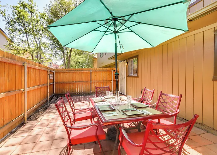 Townhome W/ Grill ~ 3 Mi To Downtown! Сasa de vacaciones *