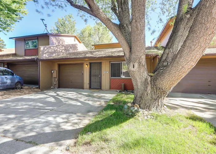 Сasa de vacaciones Townhome W/ Grill ~ 3 Mi To Downtown!