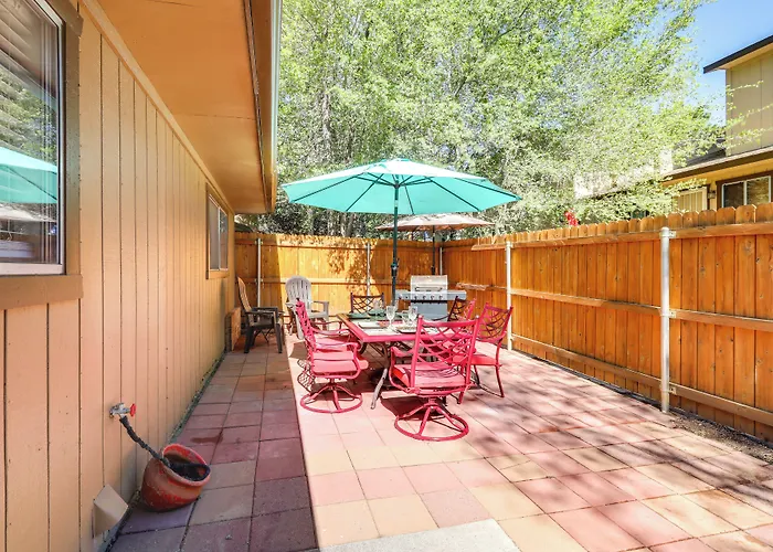 Townhome W/ Grill ~ 3 Mi To Downtown! Сasa de vacaciones *